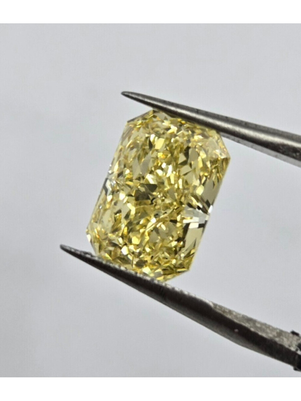 IGI 1.45CT Fancy Intense Yellow VS1 Lab Diamond Rectangular Mod. Brilliant Cut